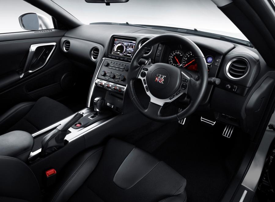  Nissan GT-R 2008 года  (фото 66 из 71)
